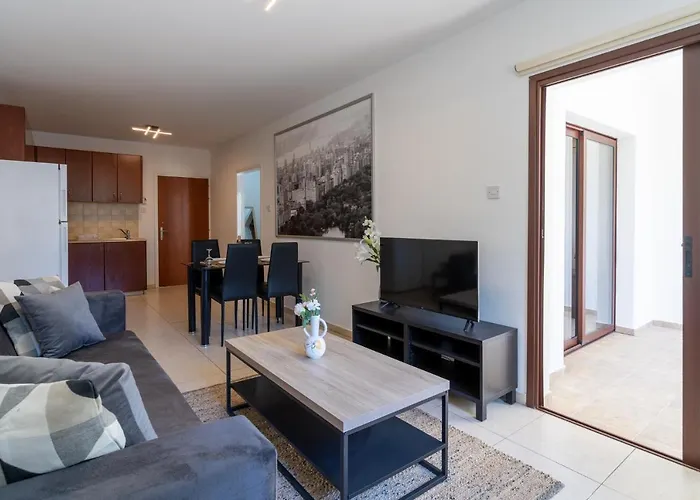 Mia 1-Bedroom Apartment In Larnaca
