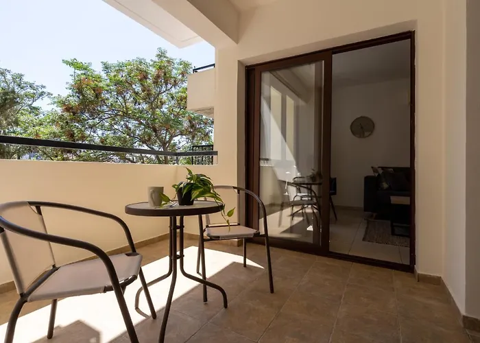 Mia 1-Bedroom Apartment In Larnaca